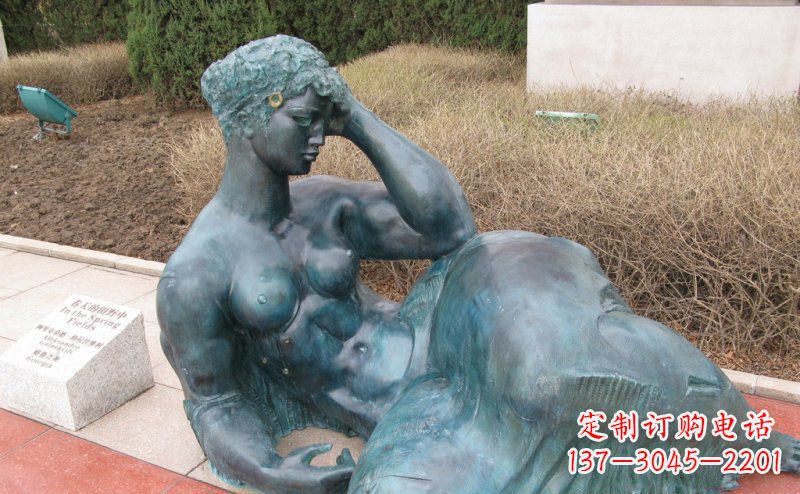 安阳铜质女性人物雕塑