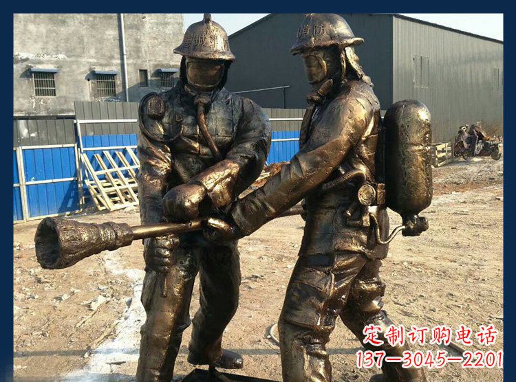安阳以消防员为原型的铜雕塑
