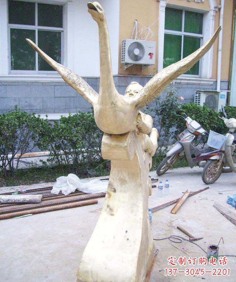 安阳孩子与天鹅·梦幻铜雕