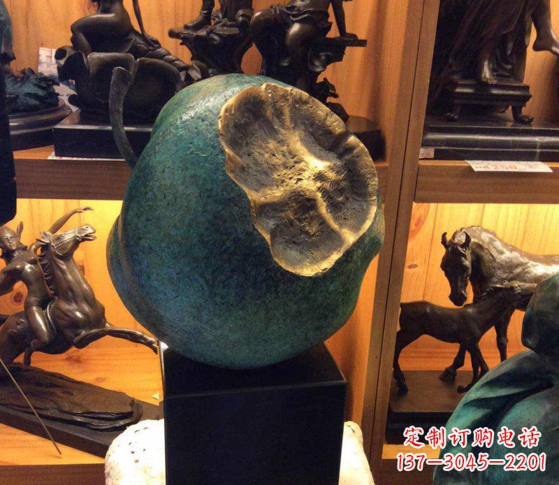 安阳铜质可爱苹果雕塑