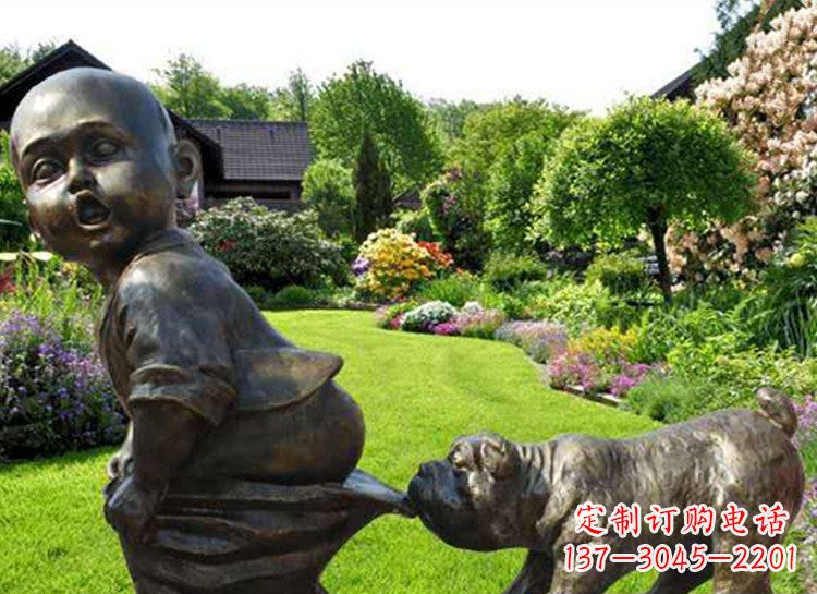 安阳小孩咬小狗大雕塑