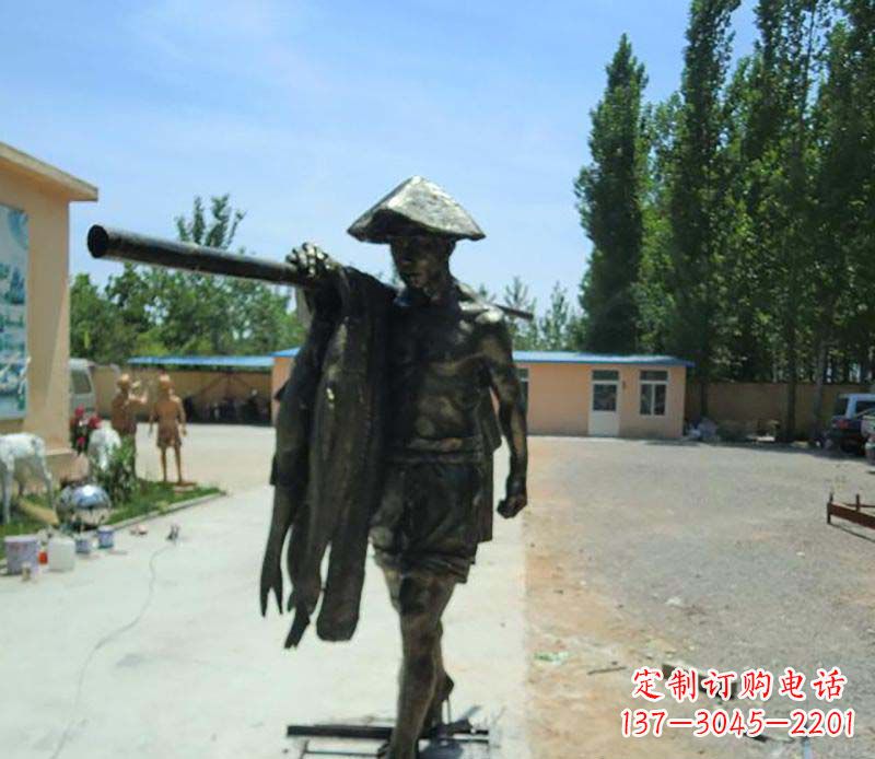 安阳传承古老文化的渔民雕塑