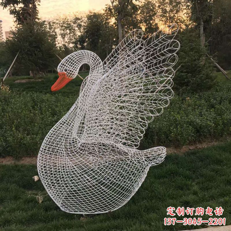 安阳秀美天鹅铁艺雕塑,点缀公园绿地