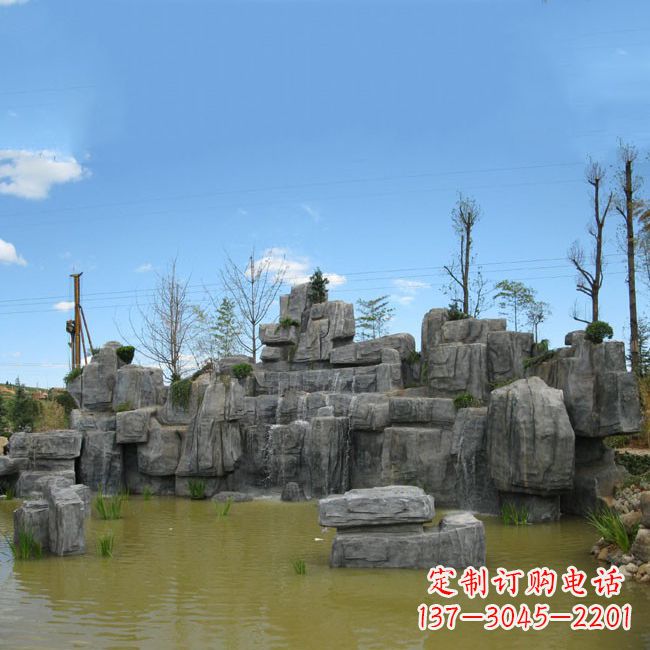 安阳金碧辉煌的公园雕塑