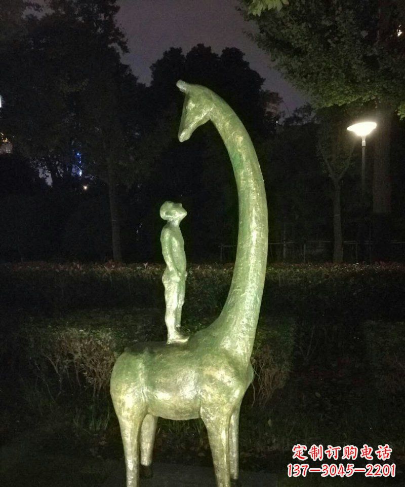 安阳壮观绝伦的长颈鹿雕塑