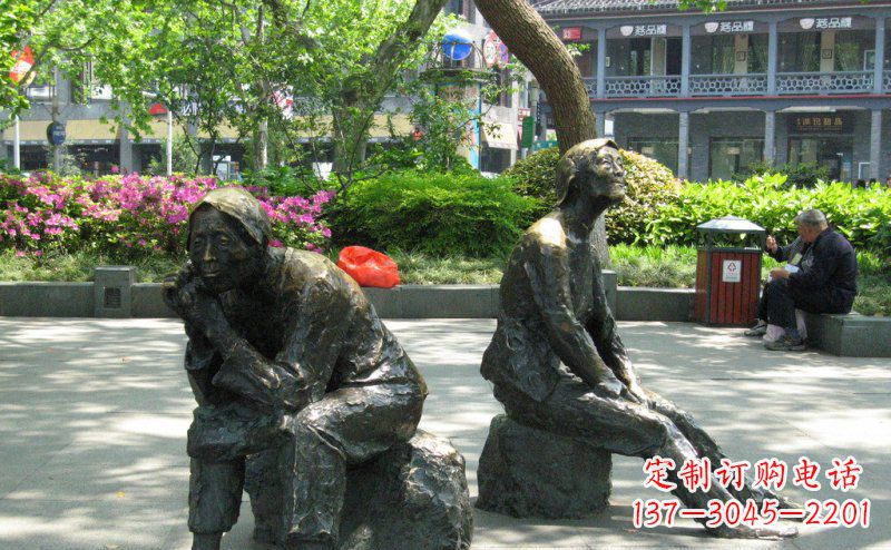 安阳充满深情的老人铜雕