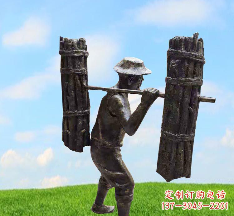 安阳精美老人铜雕,传承古代挑柴精神