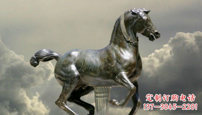 安阳铜雕艺术品：纯手工雕刻的奔马铜雕