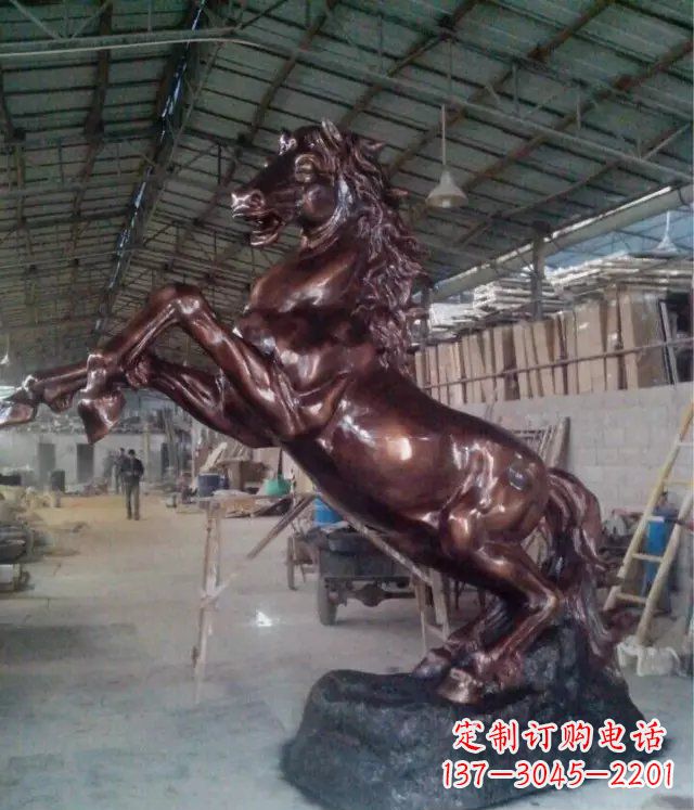安阳中领雕塑出品：铜雕正面奔马