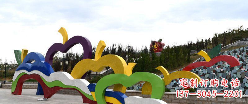 安阳广场艺术：不锈钢抽象彩色苹果雕塑