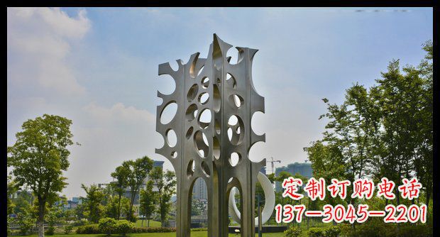 安阳广场不锈钢抽象松树雕塑