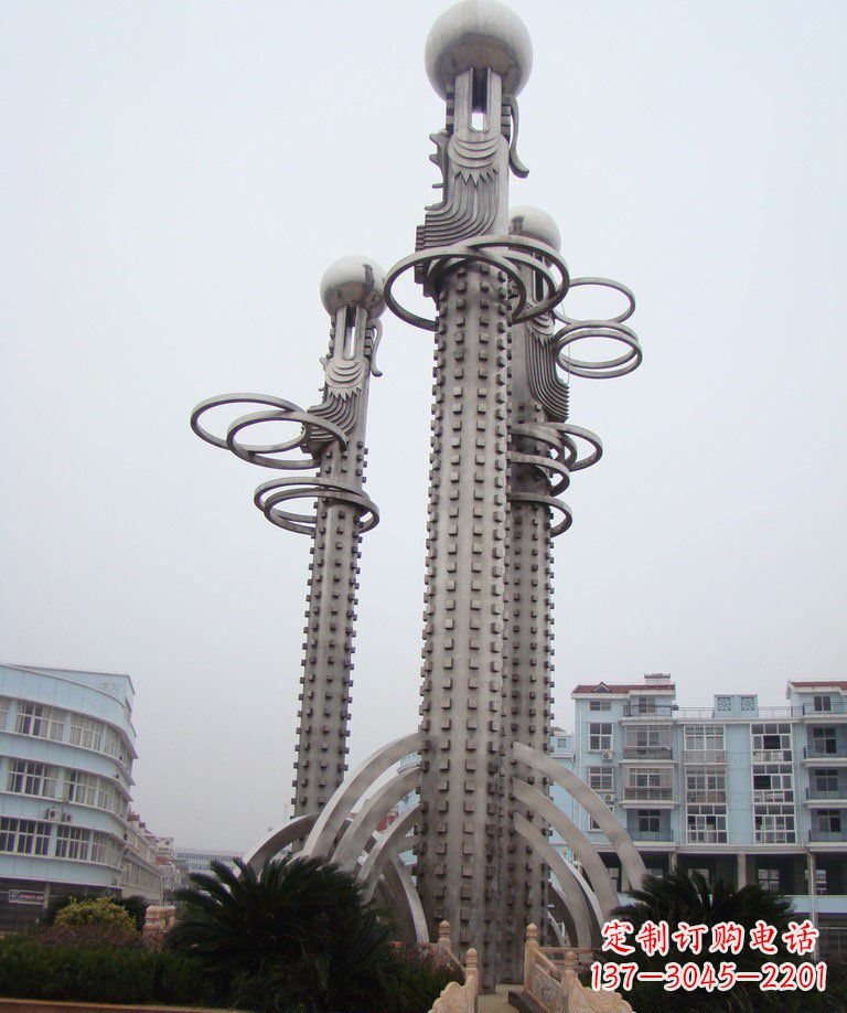 安阳精美的不锈钢龙柱雕塑;