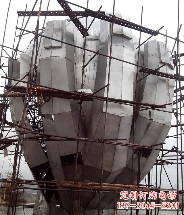 安阳展现独特审美:不锈钢蟠桃大型景观雕塑