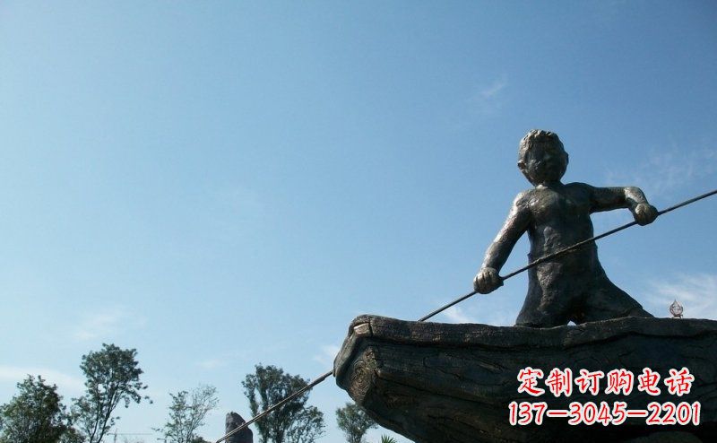 安阳男孩撑船铜雕,营造童趣氛围