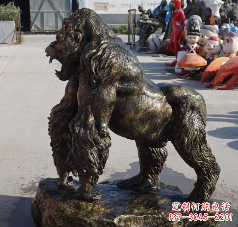 安阳广场大猩猩铜雕