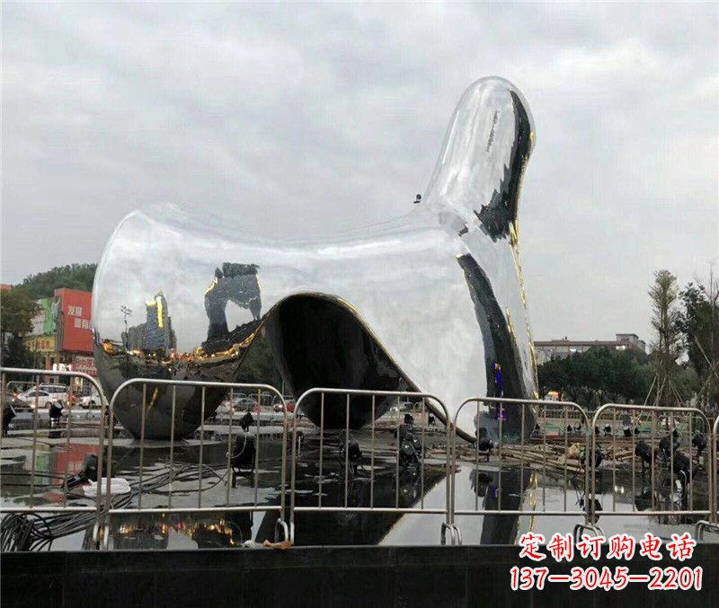 安阳中领雕塑推出一款精美的抽象鸽子雕塑,专为…