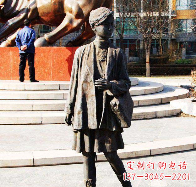 安阳真实可爱的女孩铜雕塑