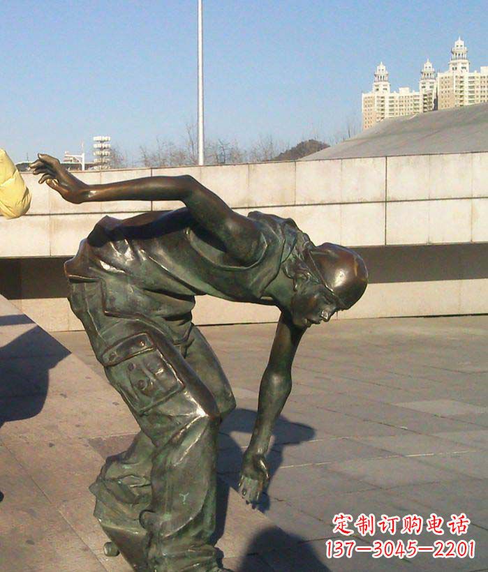安阳中领雕塑:青年景观铜雕