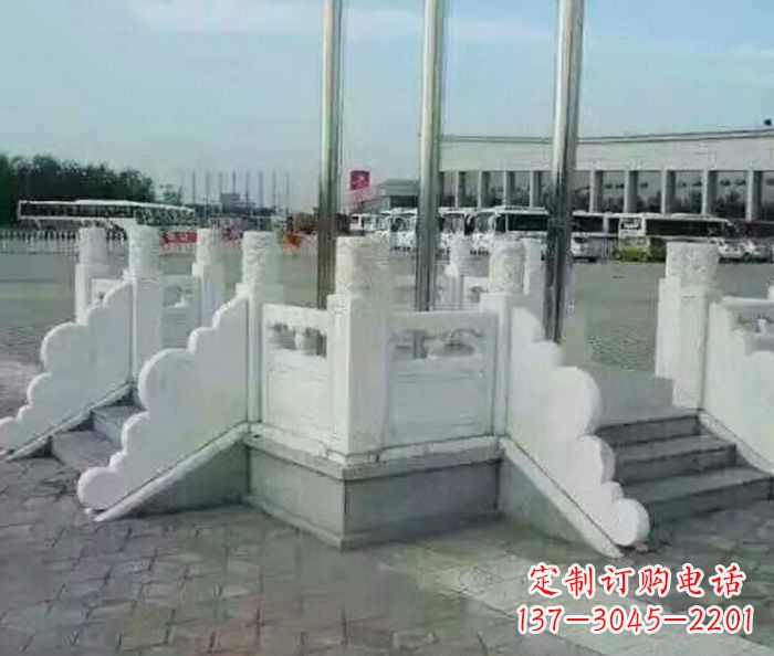 安阳中领雕塑提供绚丽升旗台石雕，一种标志性的…