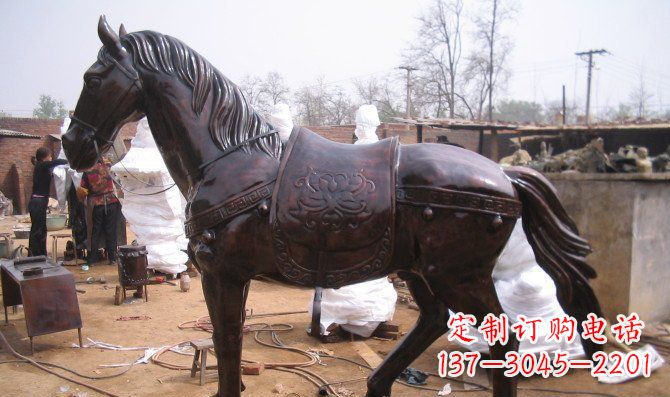 安阳欣赏骏马美丽高贵的动物铜雕