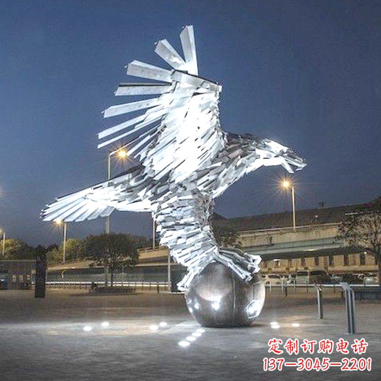 安阳中领雕塑的金属质感老鹰雕塑是一款精美而又…