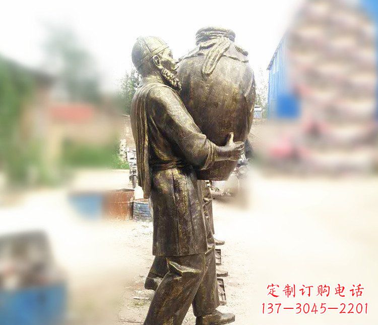 安阳铜雕店小二抱酒人物雕塑