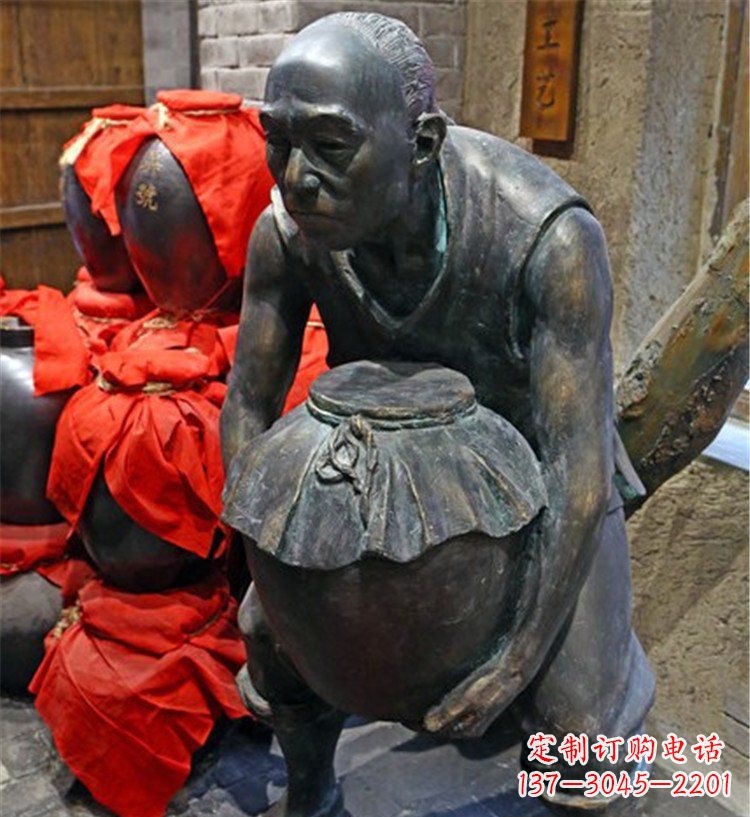 安阳铜质老人抱酒图案雕塑