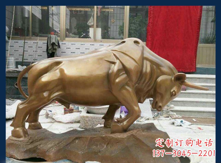 安阳铜质金黄牛雕塑:添加活力与美观设计