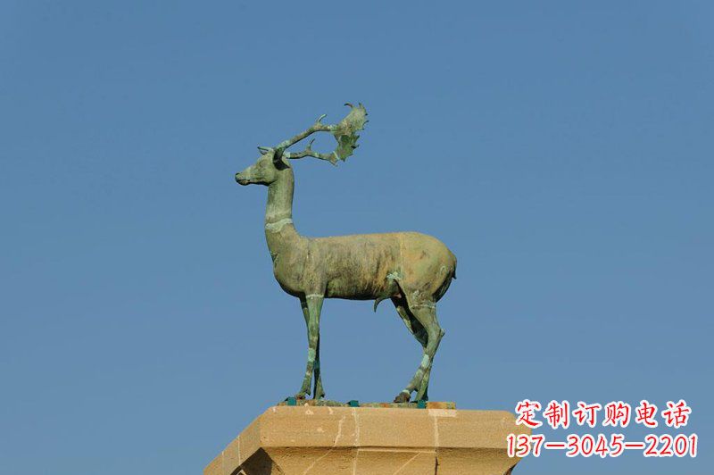 安阳中领雕塑鹿雕塑生动逼真