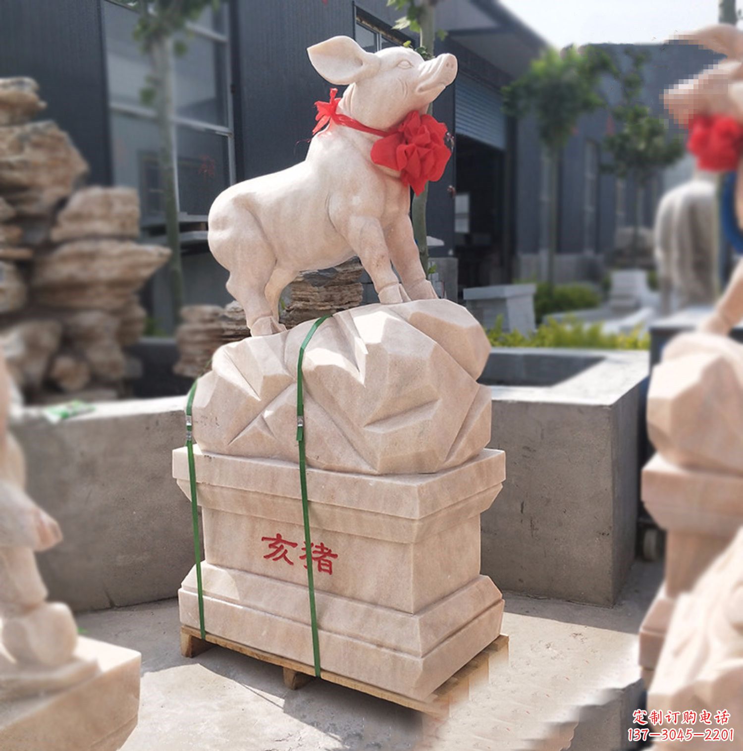 安阳精美猪年雕塑,欢庆猪年新年