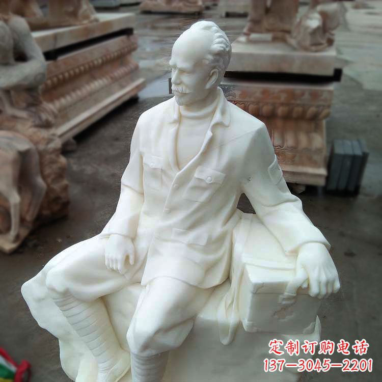 安阳经典白求恩坐姿雕塑