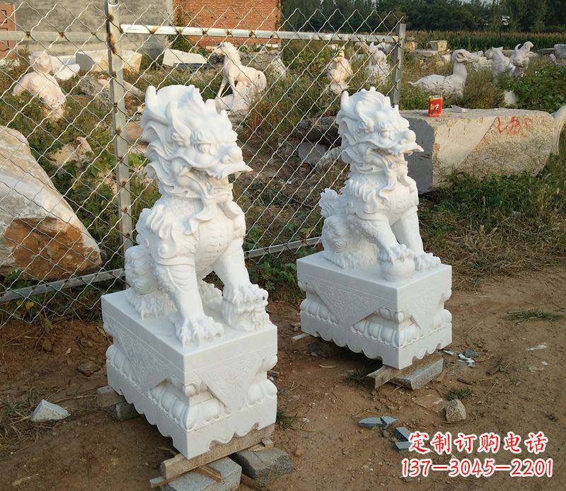 安阳精美雕刻石麒麟,添玉门口踩球景象