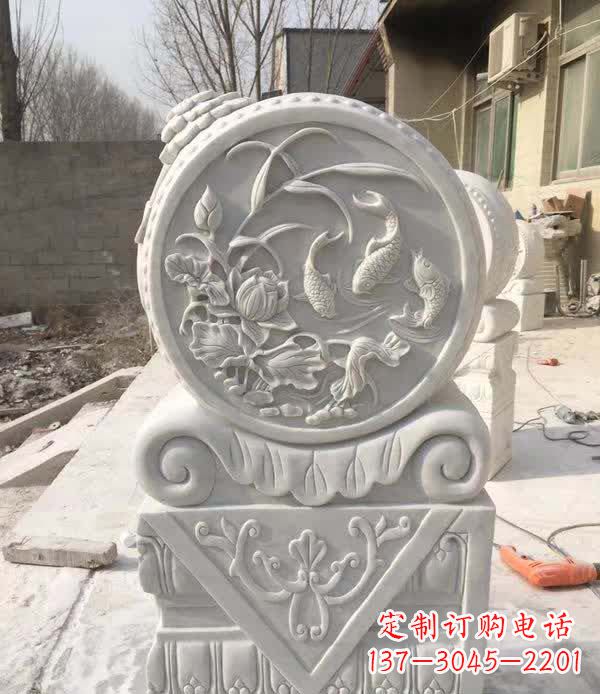 安阳以汉白玉石制作的门墩雕塑