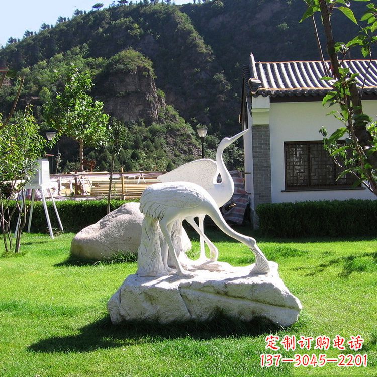 安阳仙鹤石雕公园草坪动物雕塑