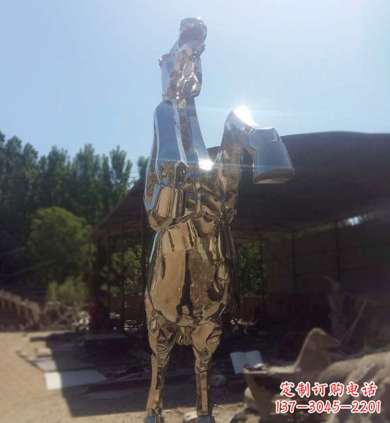 安阳典雅马雕,不锈钢镜面奔马雕塑,个性精彩