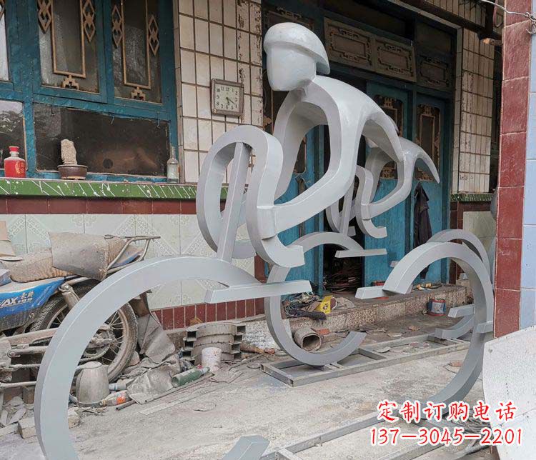 安阳户外不锈钢骑自行车人物雕塑