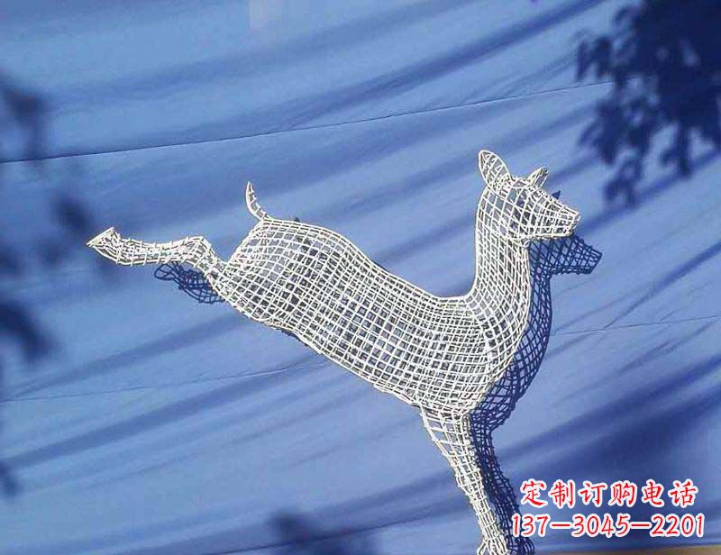 安阳搭载优雅气质的不锈钢小鹿雕塑