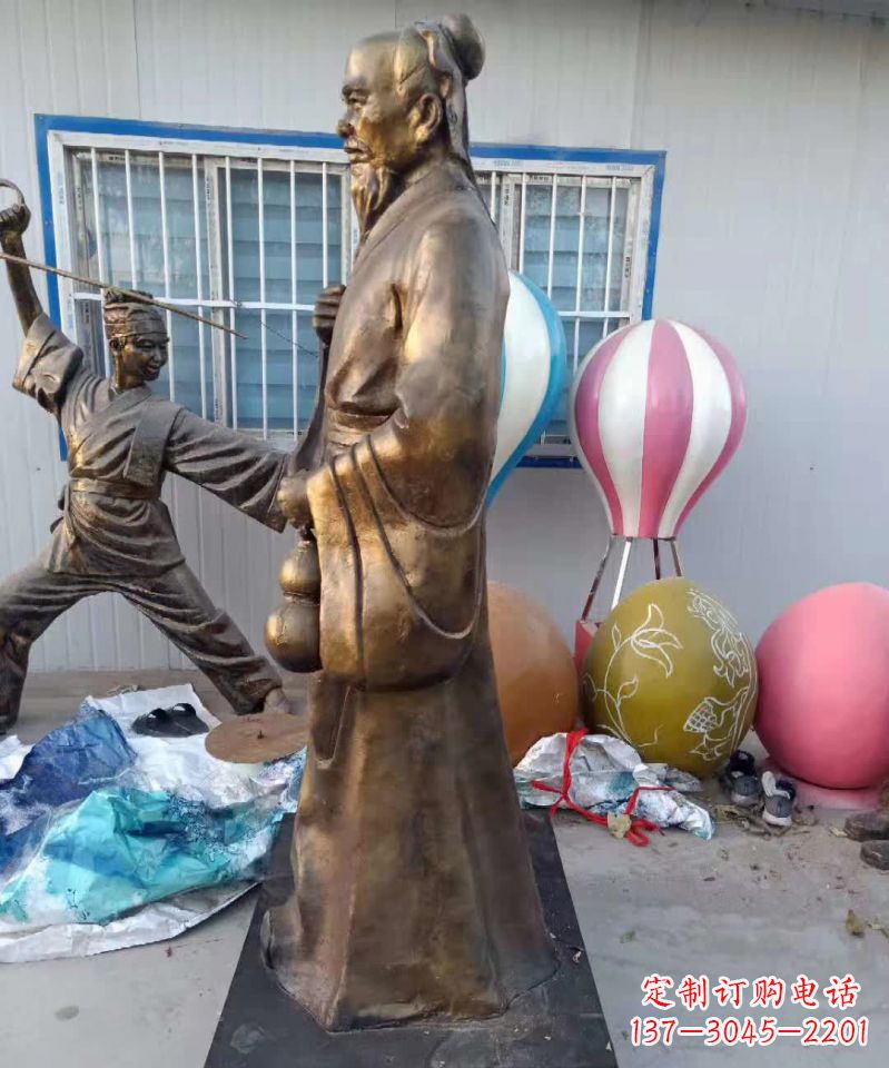 安阳传承中医华佗的传奇—华佗名医铜雕