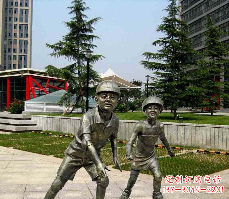 安阳滑旱冰男孩铜雕,精细而引人入胜