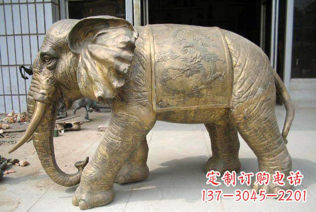 安阳黄铜大象雕塑,让你的空间充满热情