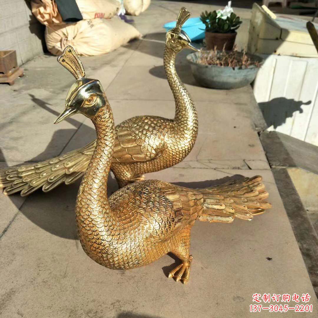 安阳高贵典雅的黄铜雕刻孔雀雕塑