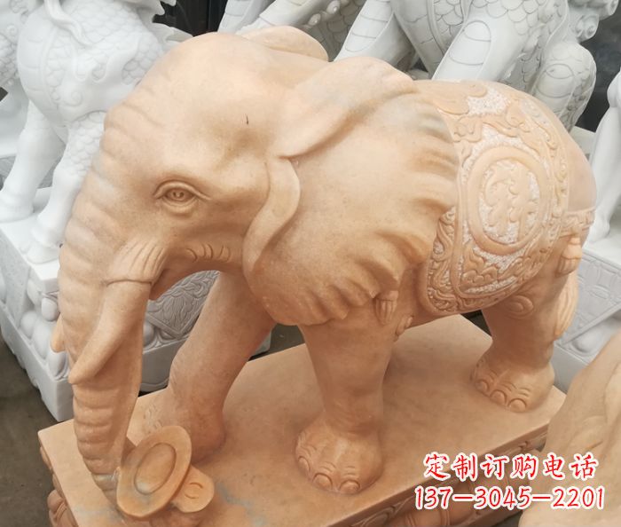 安阳晚霞红门口石雕大象,美景祝福福气