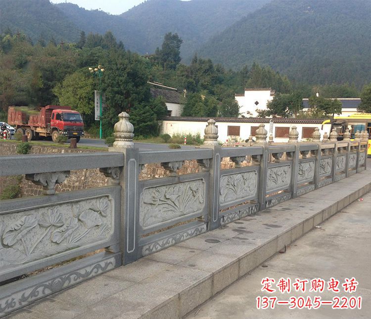 安阳欣赏精美荷花雕塑,感受大自然的美好