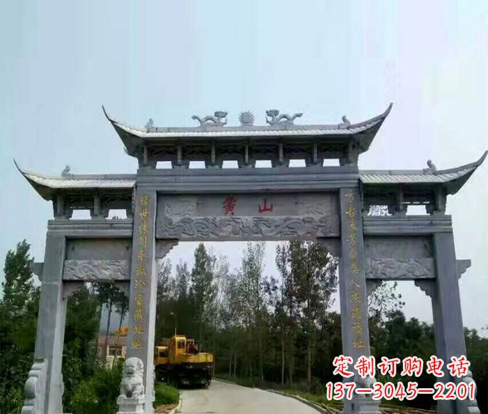 安阳景区三门石雕牌楼,是一种典型的古典建筑风…