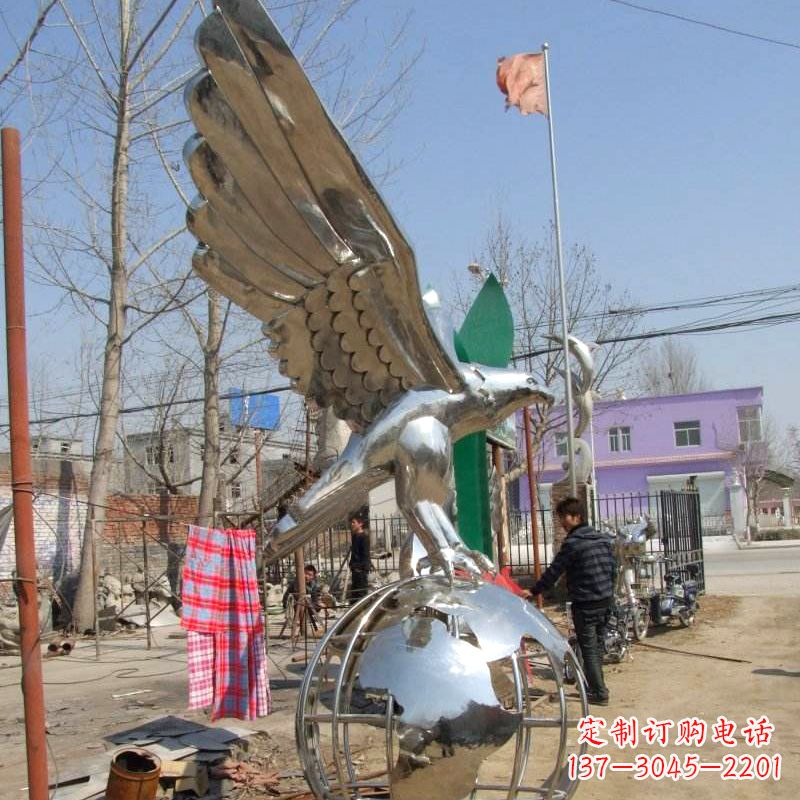 安阳超越传统的老鹰不锈钢雕塑