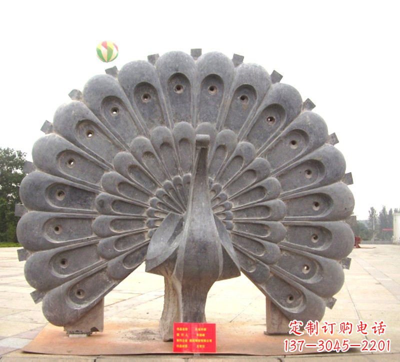 安阳精美绝伦的碧玉孔雀雕塑