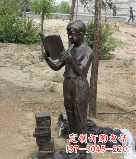 安阳中领雕塑尊贵细腻的男孩铜雕
