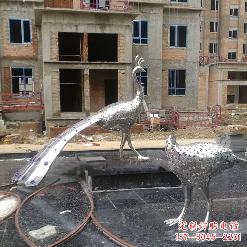 安阳精美的孔雀不锈钢雕塑