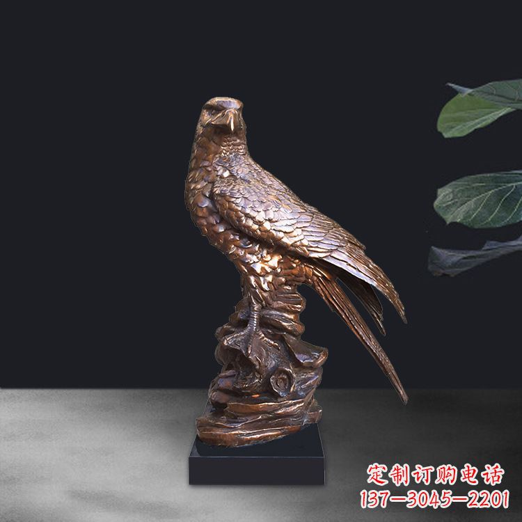 安阳精美雕刻的老鹰雕塑摆件