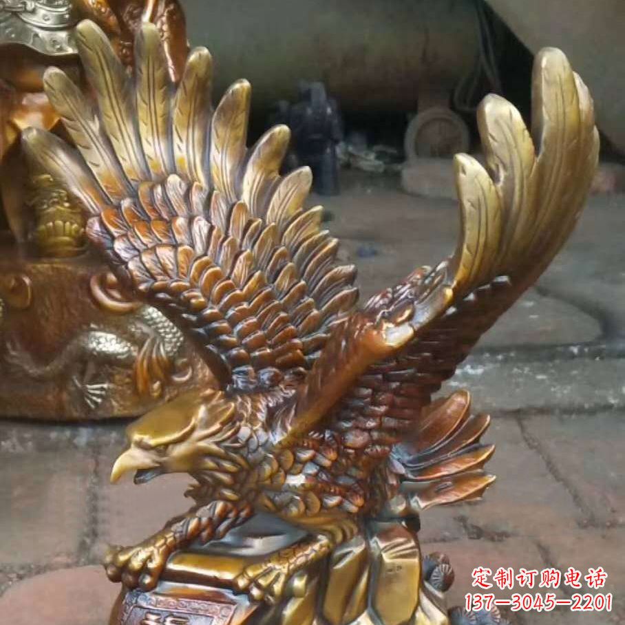 安阳雕塑精灵：翱翔于天际的老鹰雕塑